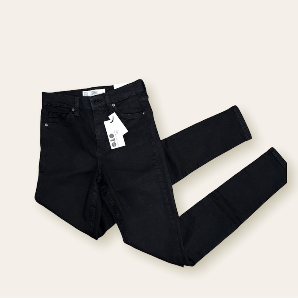 Brand new topshop jamie high waist ankle grazer
tattered knees
